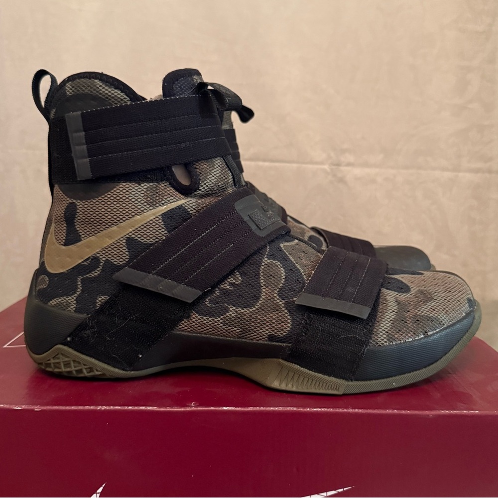 ⚡️LeBron Soldier 10 SFG - Size 10.5 - Picture 4 of 8